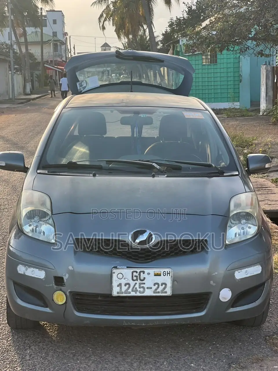 Toyota Vitz 1.3 AWD 3dr 2011 Silver