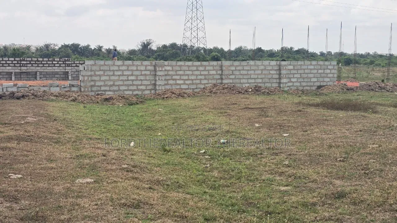 Roadside Full Plot
