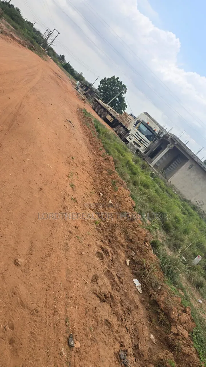Roadside Full Plot