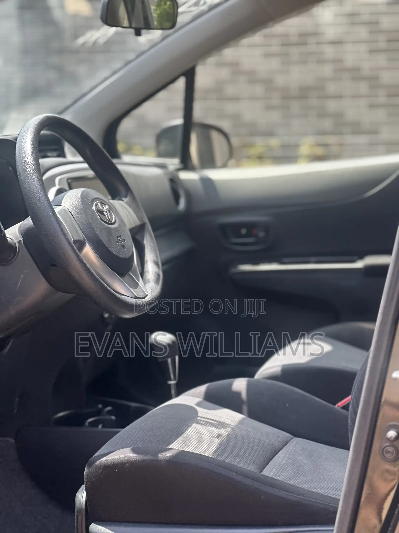 Toyota Vitz 1.3 FWD 5dr 2013 Black