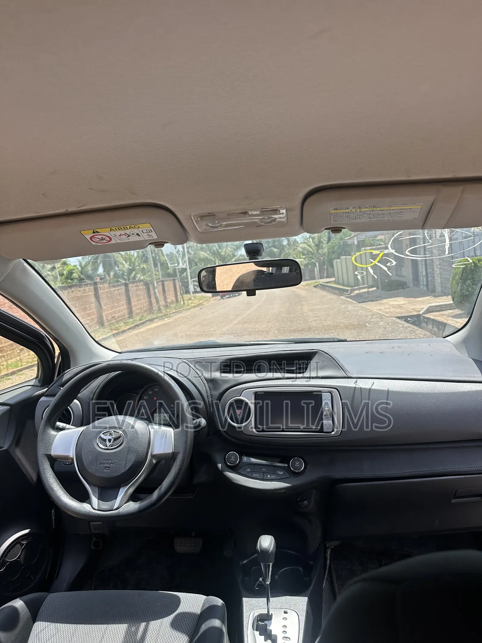Toyota Vitz 1.3 FWD 5dr 2013 Black