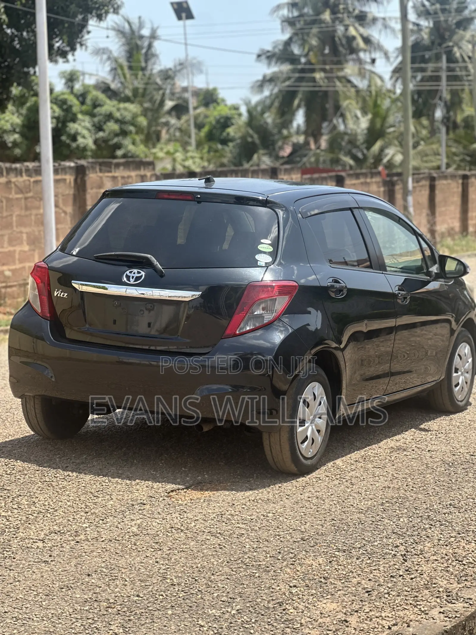 Toyota Vitz 1.3 FWD 5dr 2013 Black