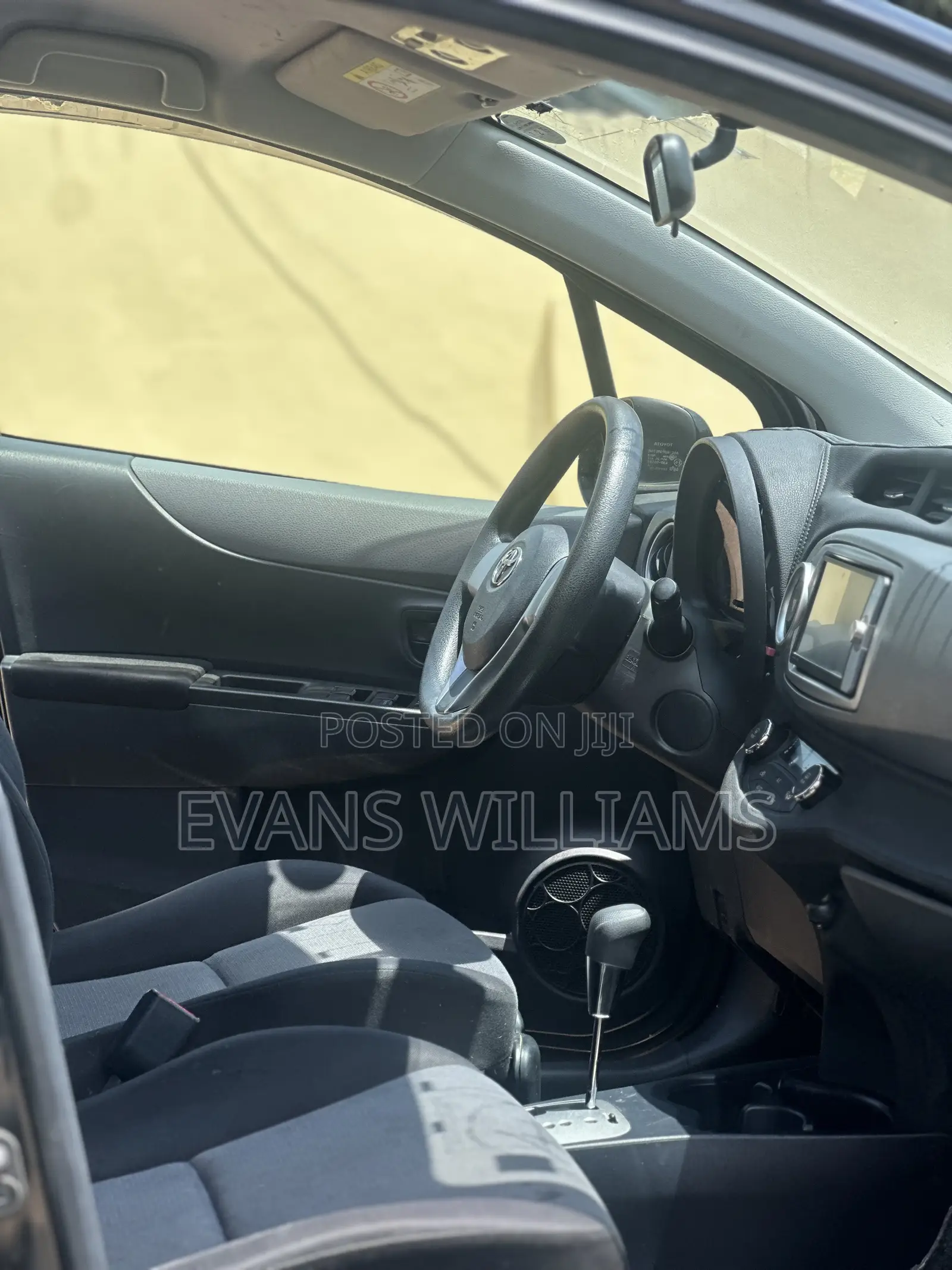 Toyota Vitz 1.3 FWD 5dr 2013 Black