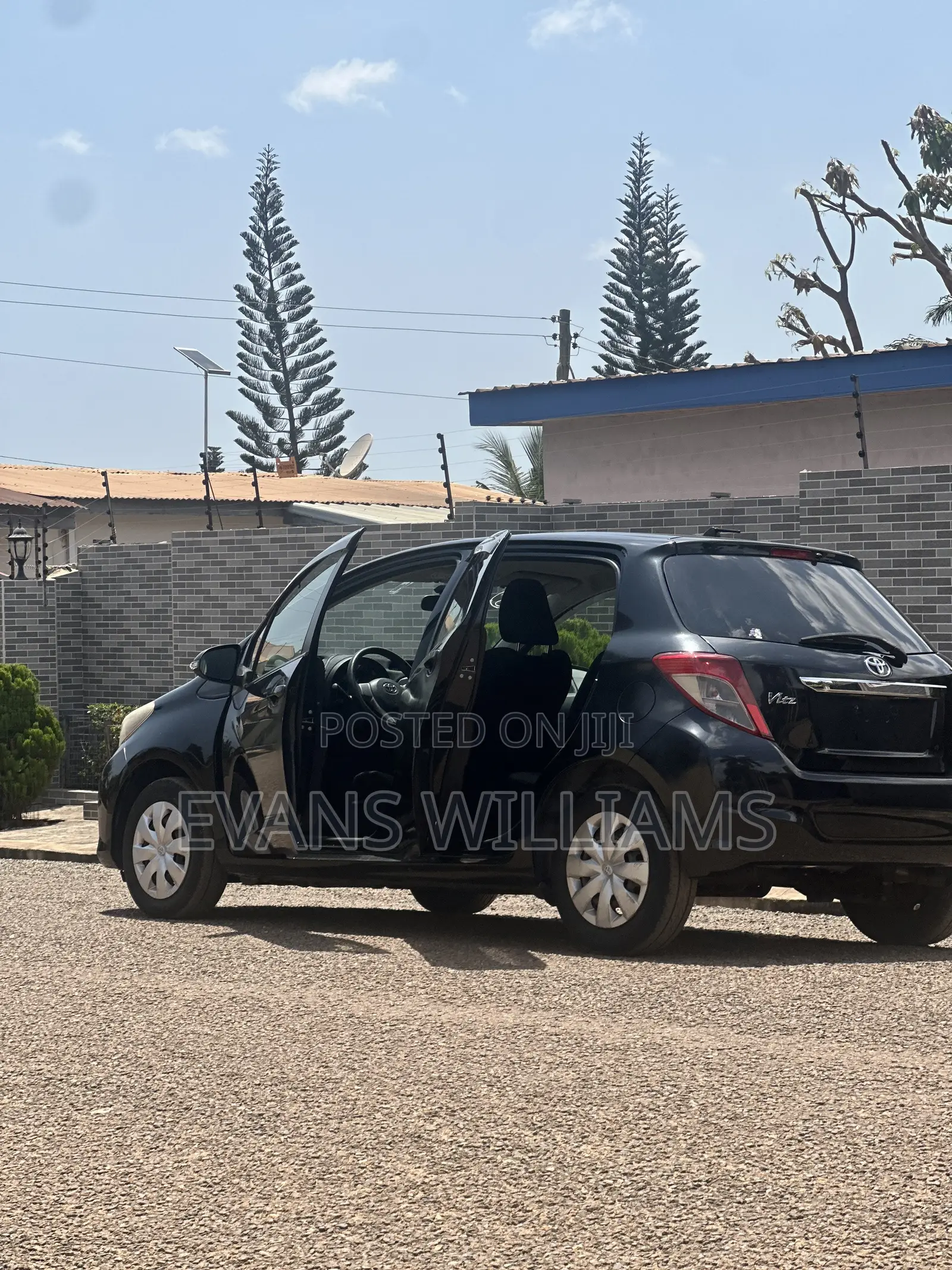 Toyota Vitz 1.3 FWD 5dr 2013 Black