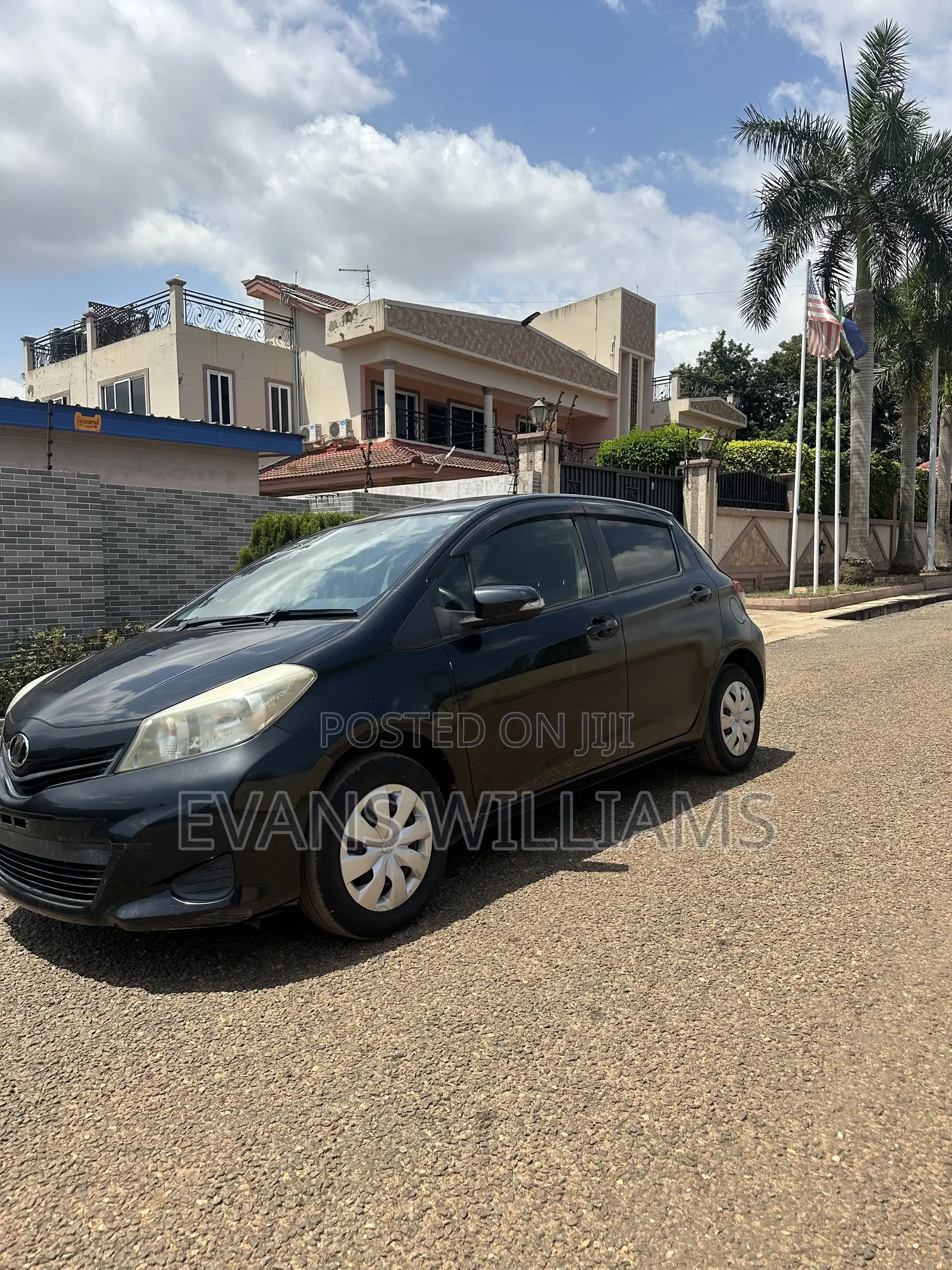 Toyota Vitz 1.3 FWD 5dr 2013 Black