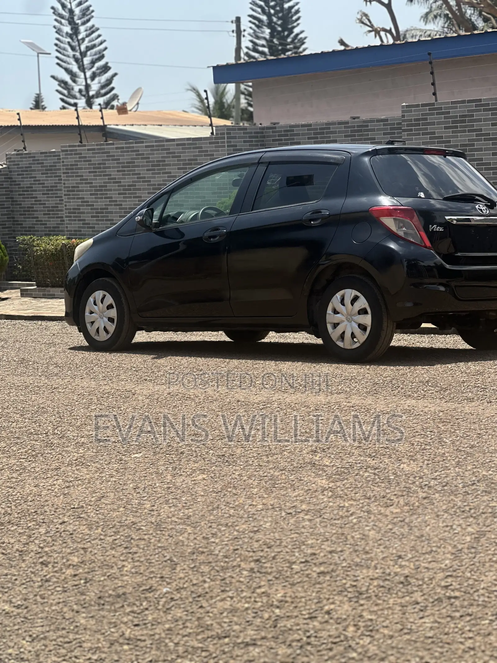 Toyota Vitz 1.3 FWD 5dr 2013 Black