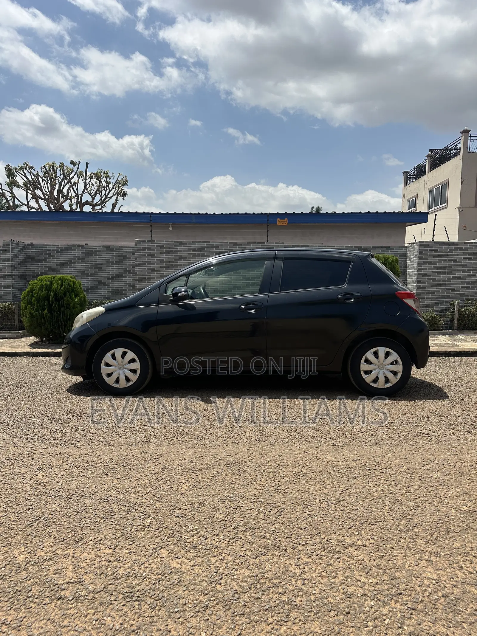 Toyota Vitz 1.3 FWD 5dr 2013 Black