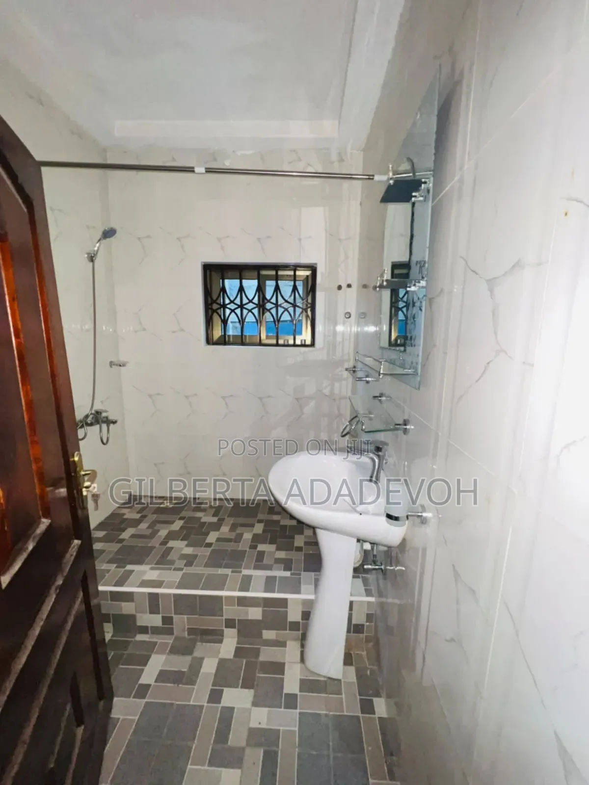 3bdrm House in Oyibi, Police Station for sale