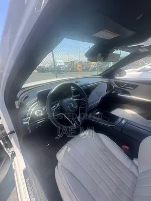 New Mercedes-Benz E300 2024 White