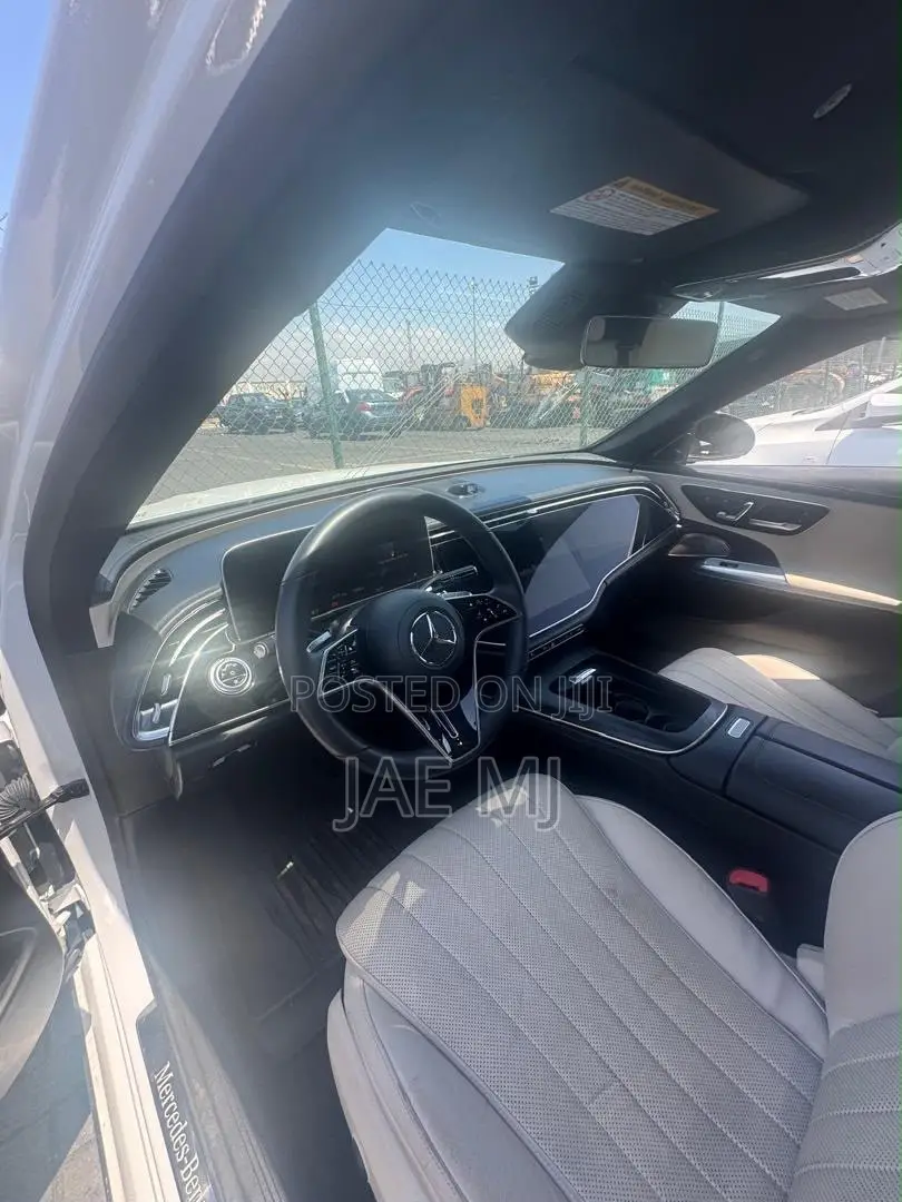New Mercedes-Benz E300 2024 White