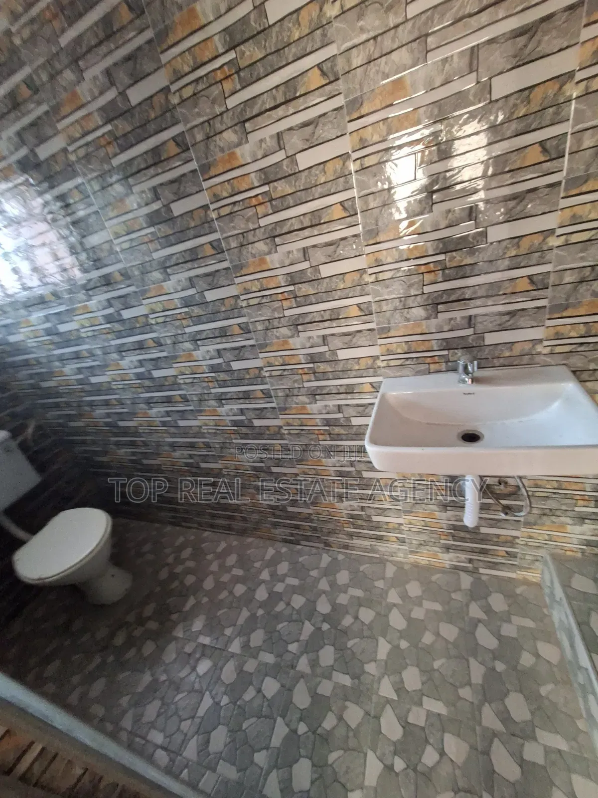 4bdrm Apartment in Taifa, Ga East Municipal for rent