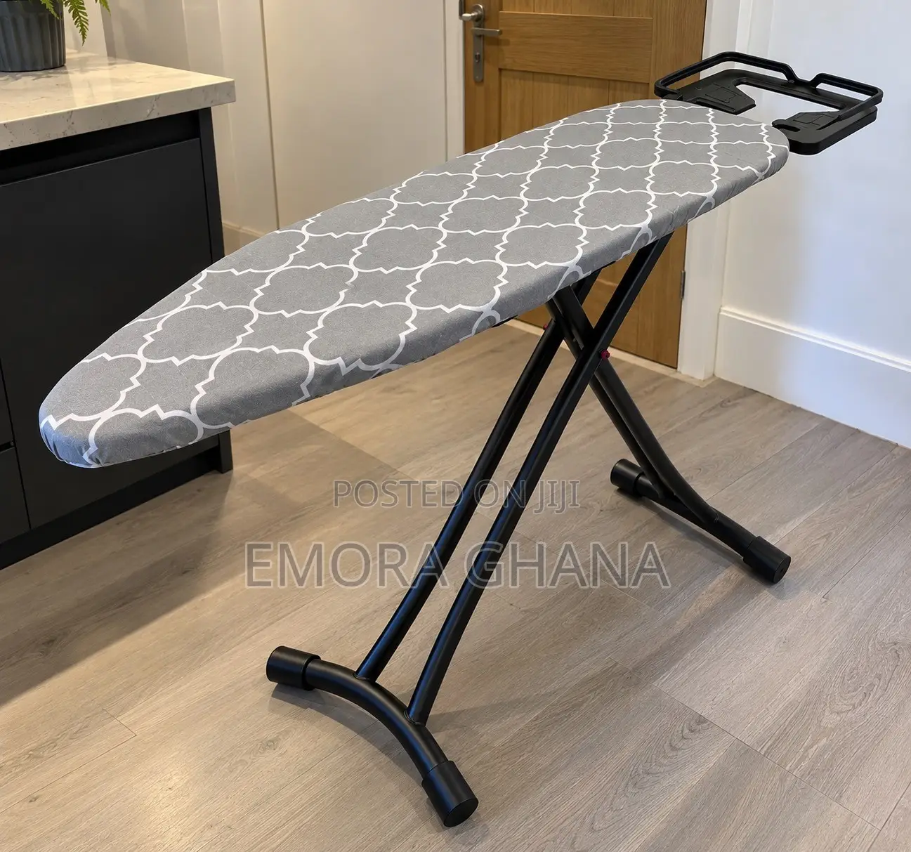Strong Adjustable Ironing Board With Iron Rest