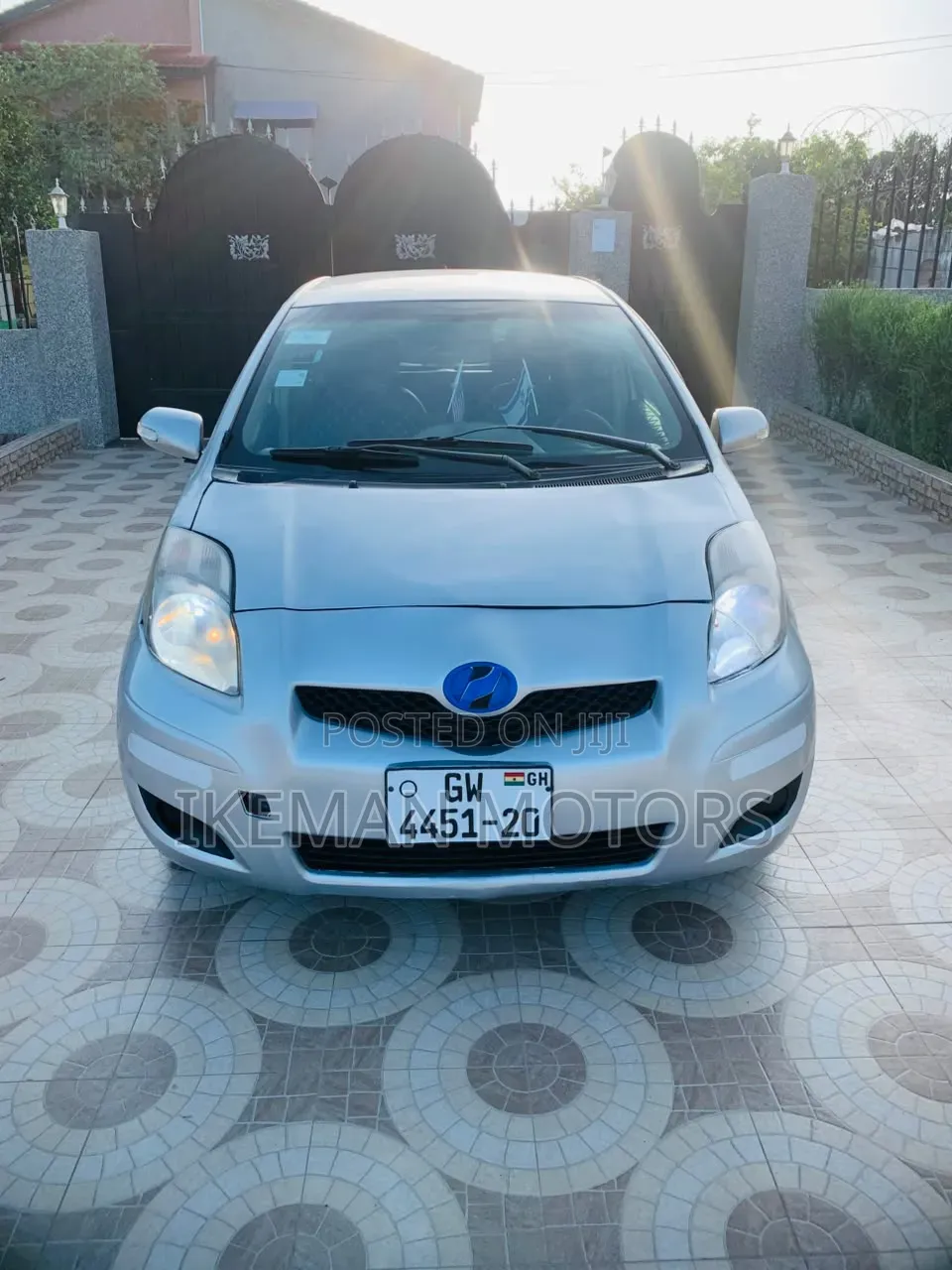Toyota Vitz 1.0 FWD 5dr 2010 Silver