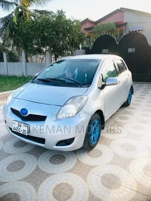 Toyota Vitz 1.0 FWD 5dr 2010 Silver
