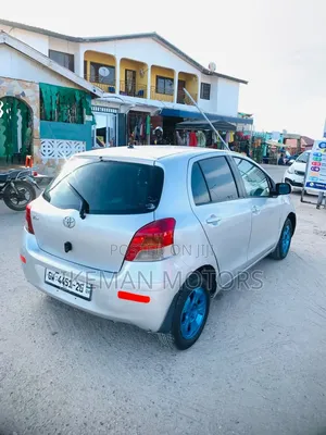 Toyota Vitz 1.0 FWD 5dr 2010 Silver