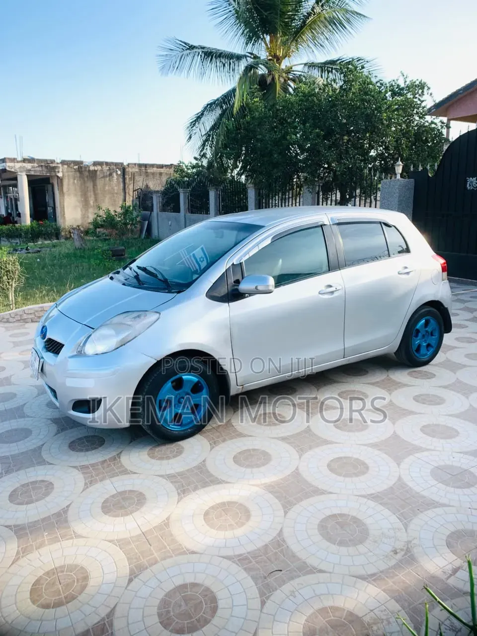 Toyota Vitz 1.0 FWD 5dr 2010 Silver
