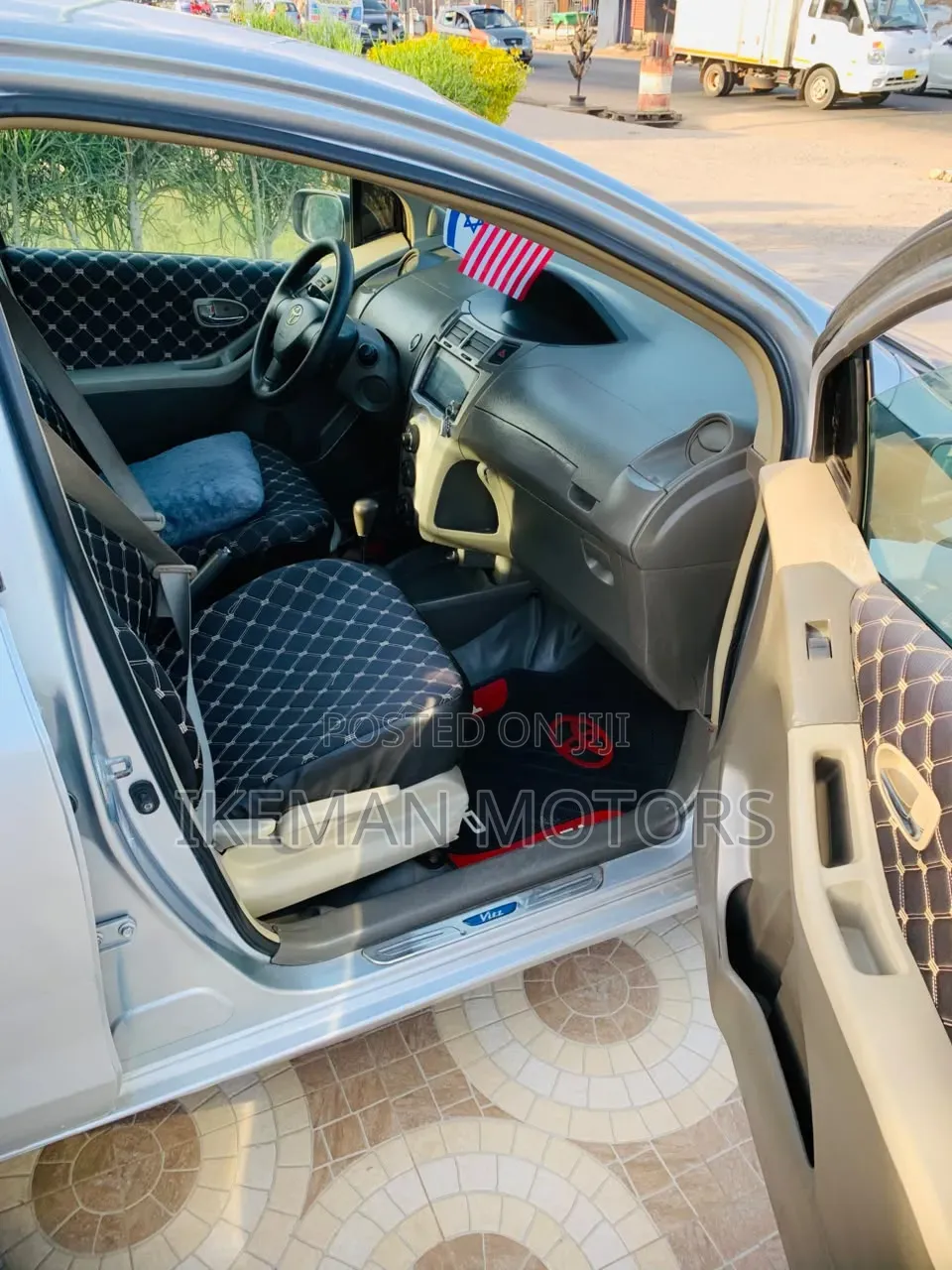 Toyota Vitz 1.0 FWD 5dr 2010 Silver