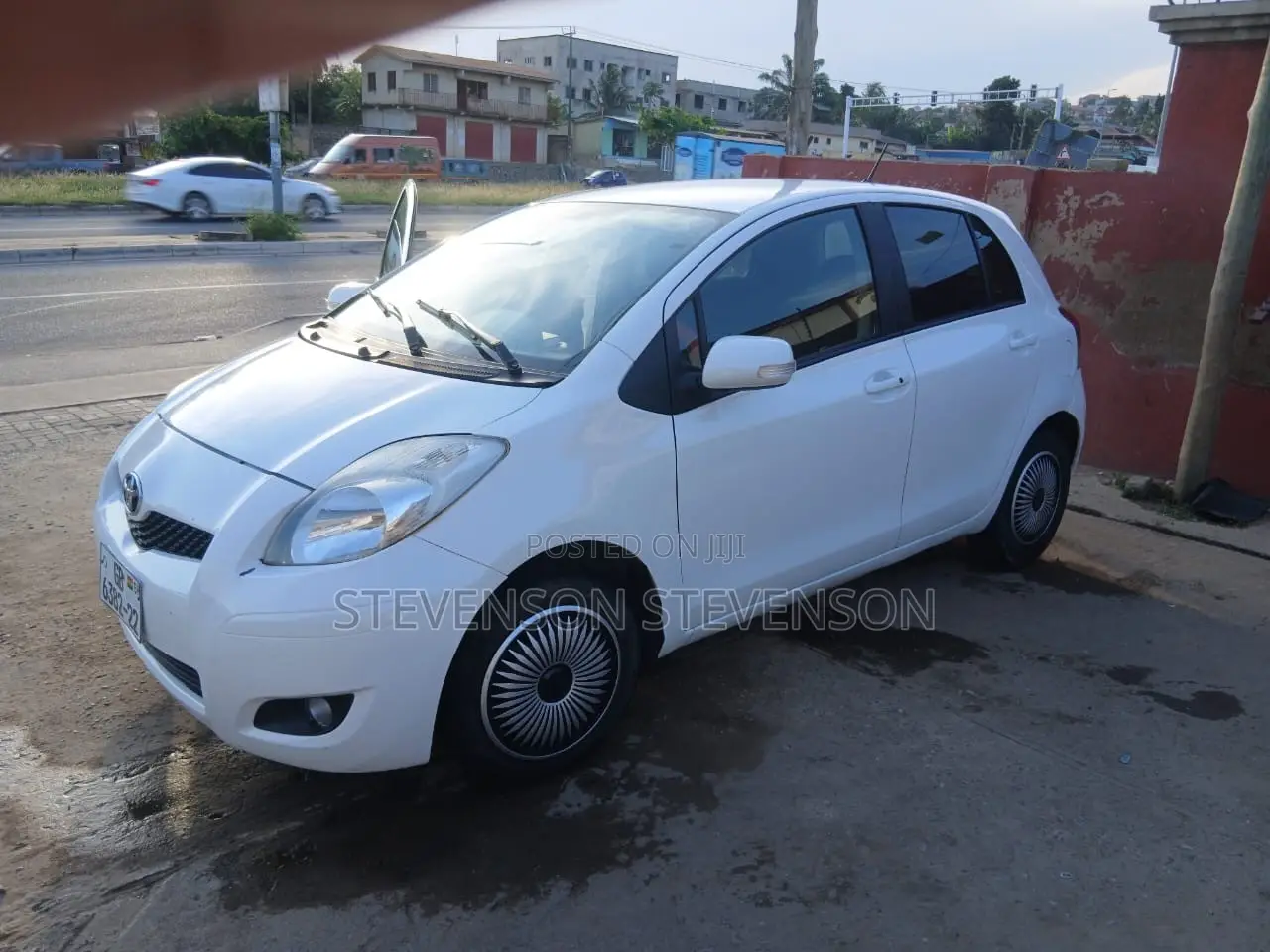 Toyota Vitz 2012 White