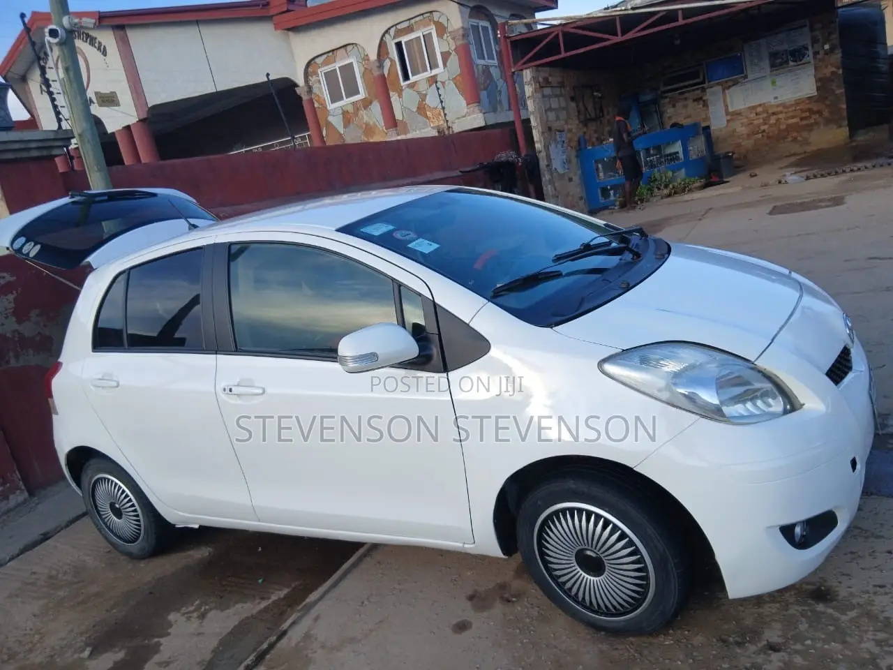 Toyota Vitz 2012 White