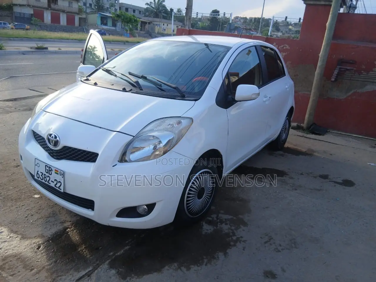 Toyota Vitz 2012 White