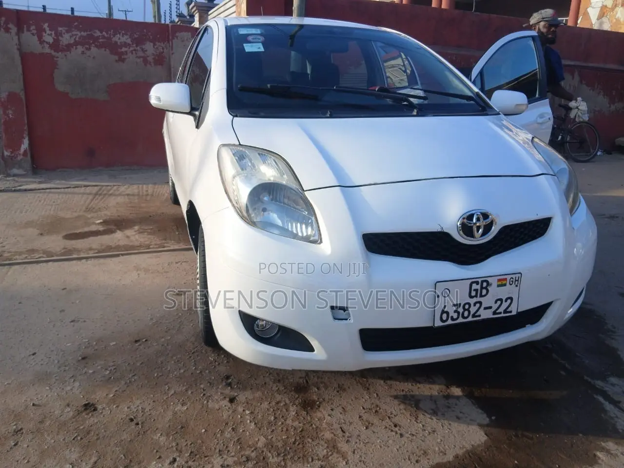 Toyota Vitz 2012 White