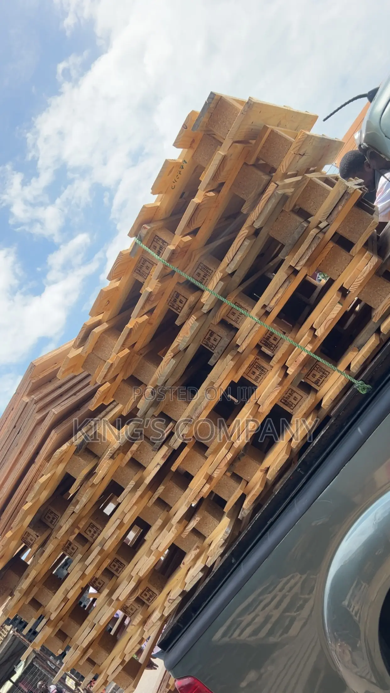 King’s Wooden Pallet