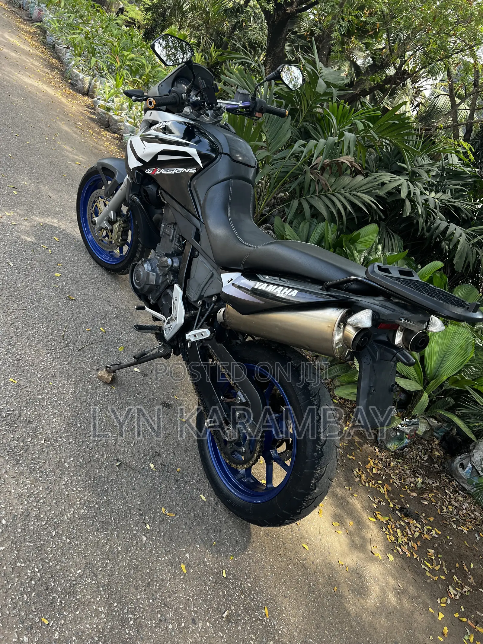 Yamaha 2012 Black