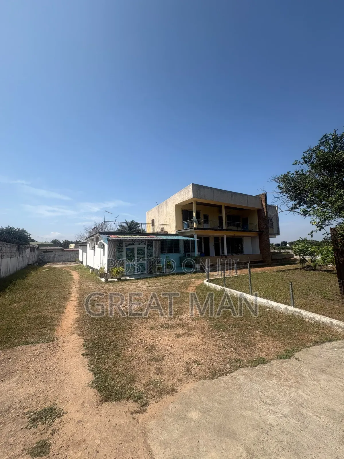 13bdrm House in Lartebiokorshie for sale