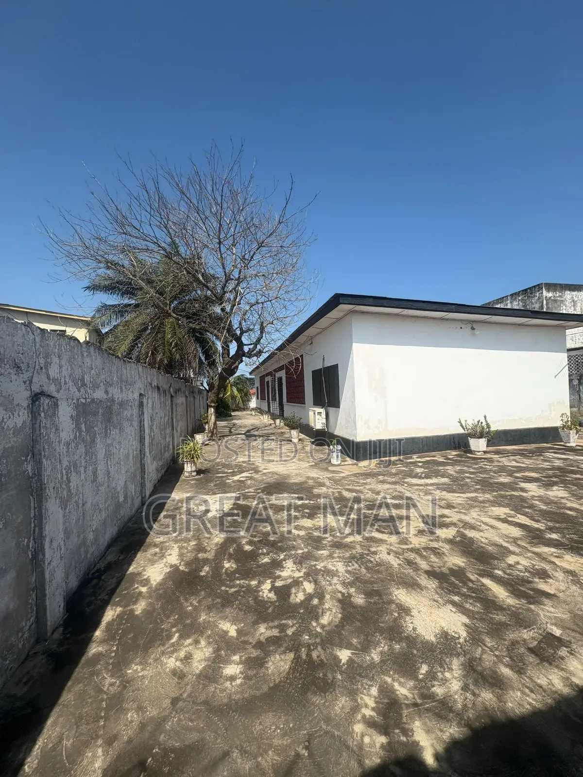 13bdrm House in Lartebiokorshie for sale