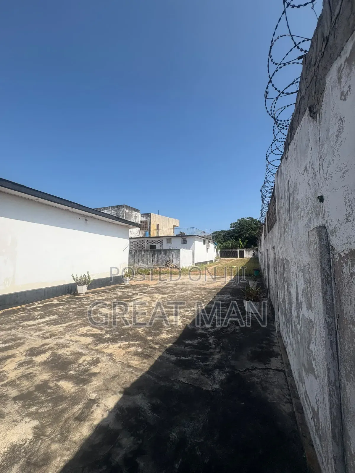 13bdrm House in Lartebiokorshie for sale