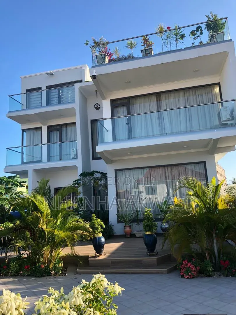 4bdrm House in Lashibi, Sakumono for rent