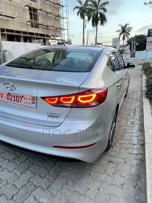 Hyundai Elantra Limited Sedan FWD (2.0L 4cyl 6A) 2017 Silver