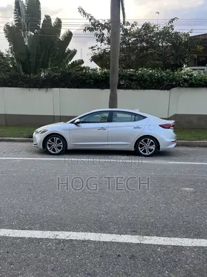 Hyundai Elantra Limited Sedan FWD (2.0L 4cyl 6A) 2017 Silver