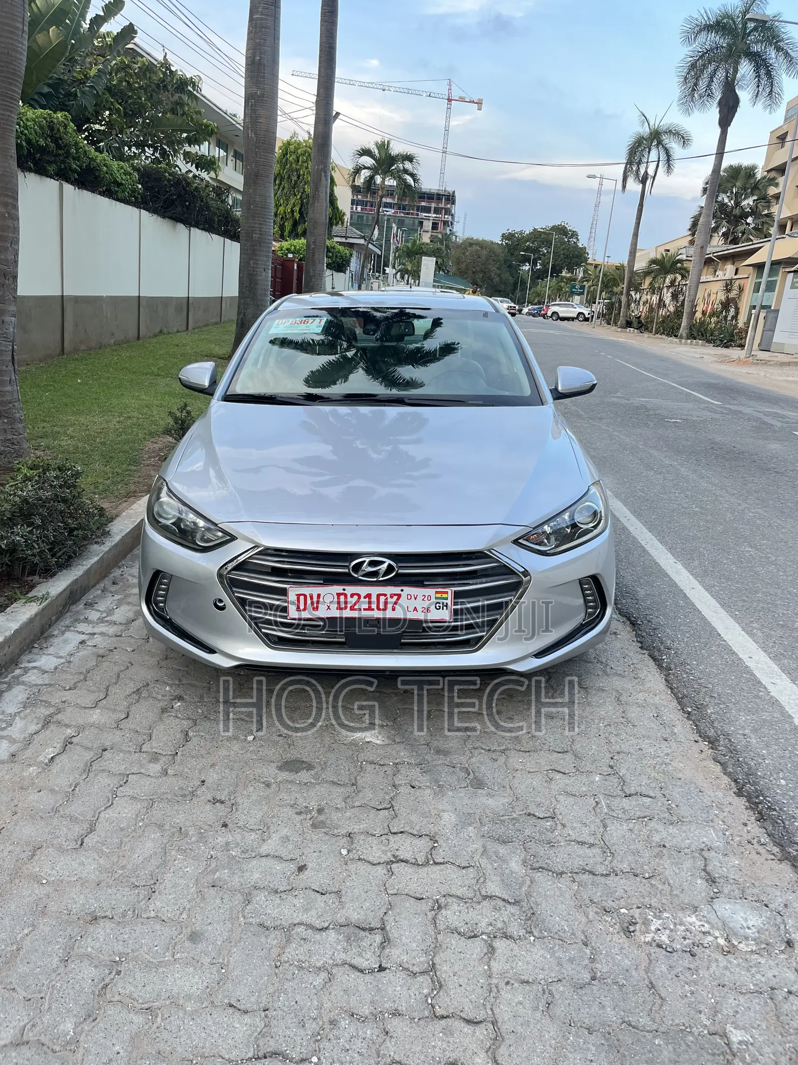 Hyundai Elantra Limited Sedan FWD (2.0L 4cyl 6A) 2017 Silver