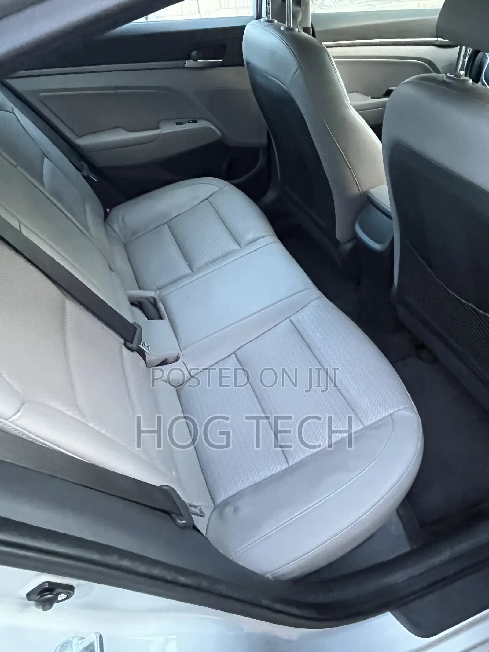 Hyundai Elantra Limited Sedan FWD (2.0L 4cyl 6A) 2017 Silver