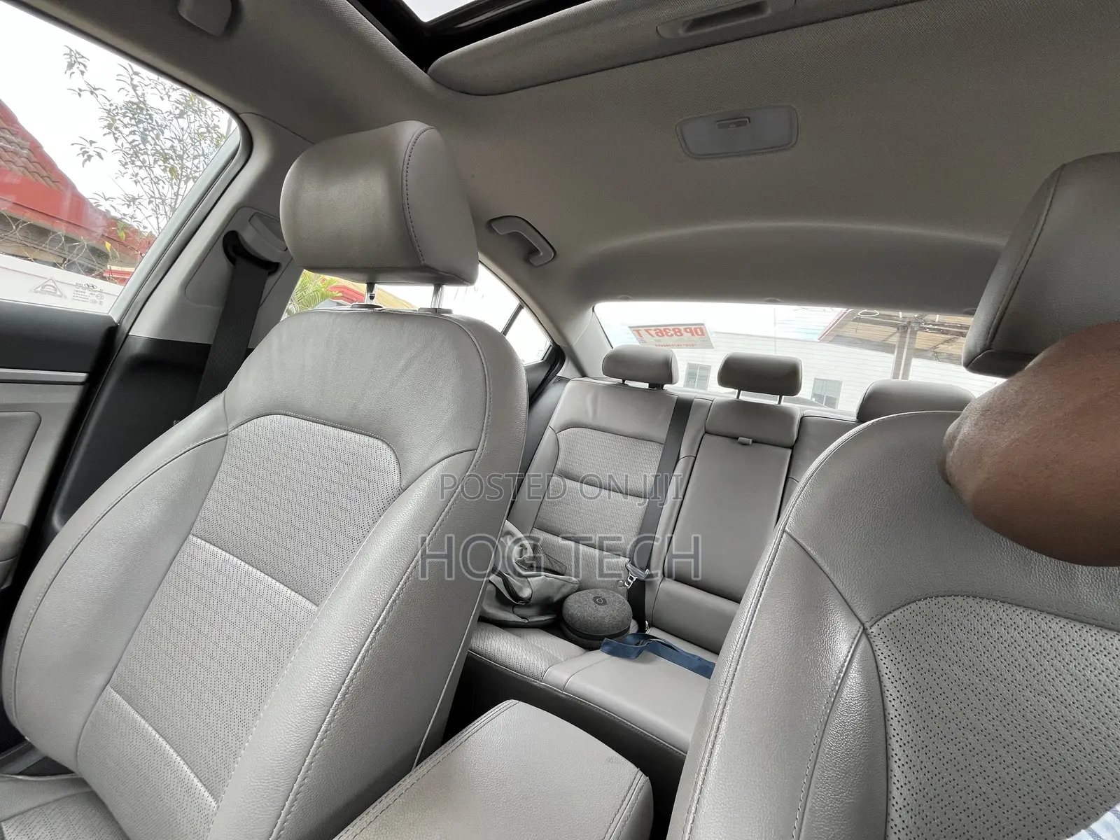 Hyundai Elantra Limited Sedan FWD (2.0L 4cyl 6A) 2017 Silver