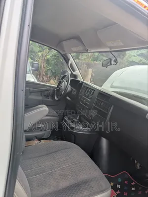 GMC Savana 2019 White