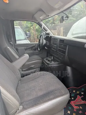 GMC Savana 2019 White