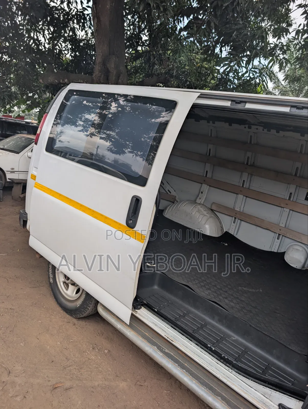 GMC Savana 2019 White