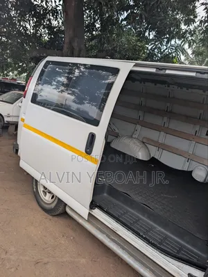 GMC Savana 2019 White