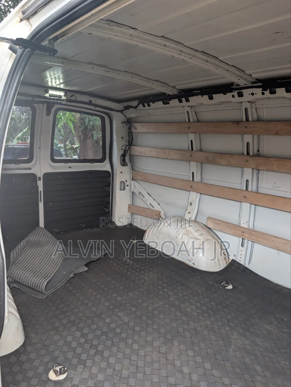 GMC Savana 2019 White
