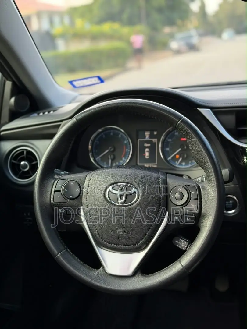 Toyota Corolla XSE (1.8L 4cyl 2A) 2018