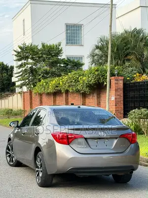 Toyota Corolla XSE (1.8L 4cyl 2A) 2018