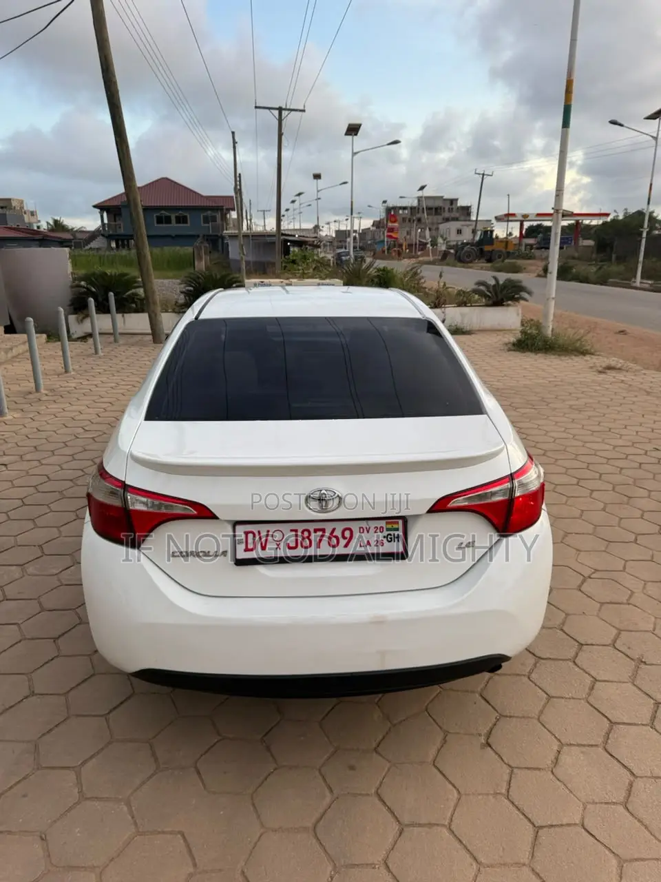 Toyota Corolla LE ECO 4dr Sedan (1.8L 4cyl CVT) 2017 White