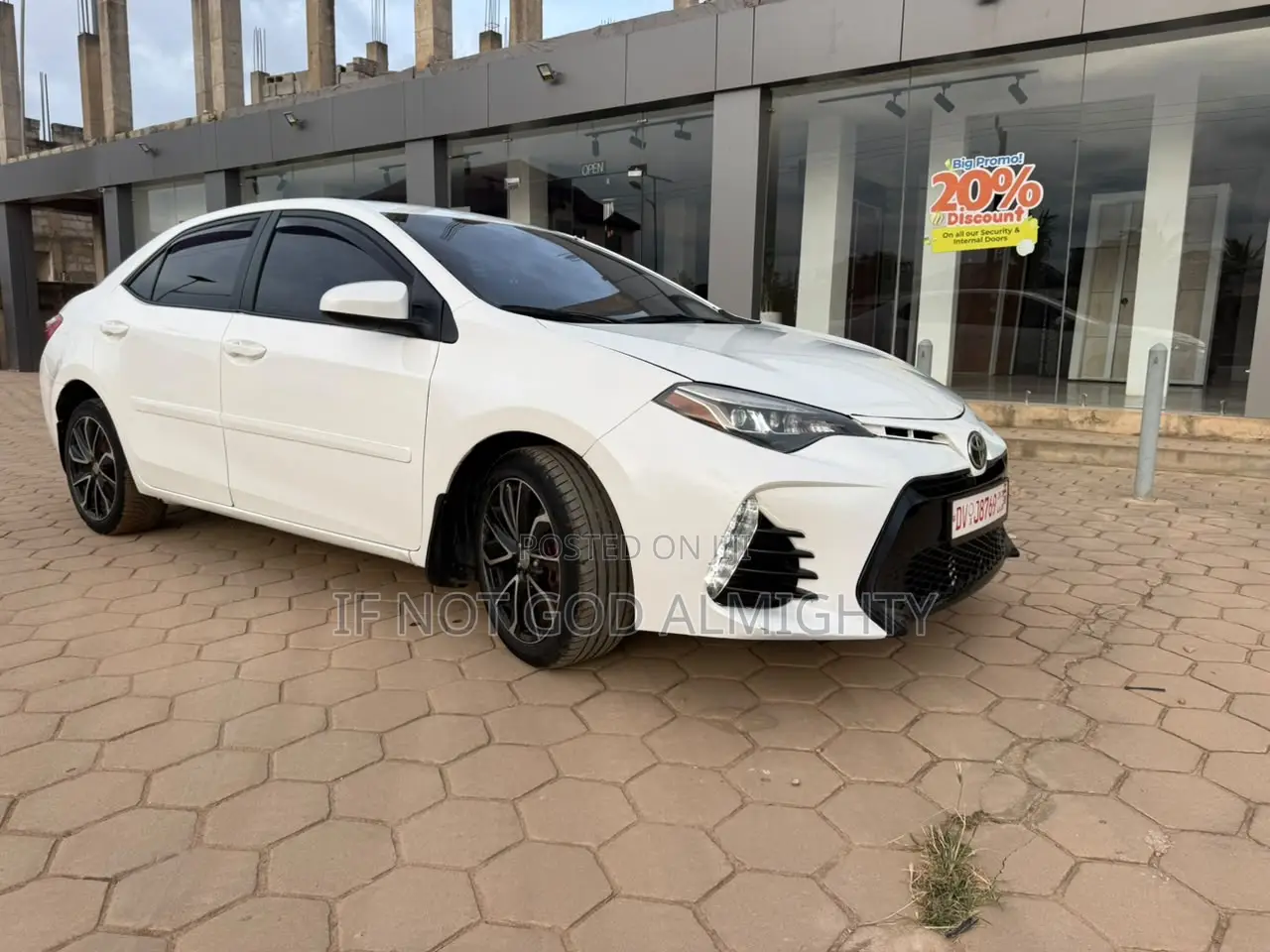 Toyota Corolla LE ECO 4dr Sedan (1.8L 4cyl CVT) 2017 White
