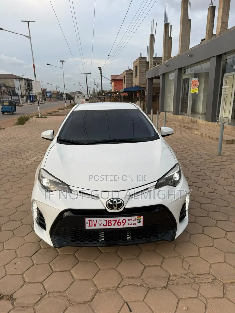 Toyota Corolla LE ECO 4dr Sedan (1.8L 4cyl CVT) 2017 White