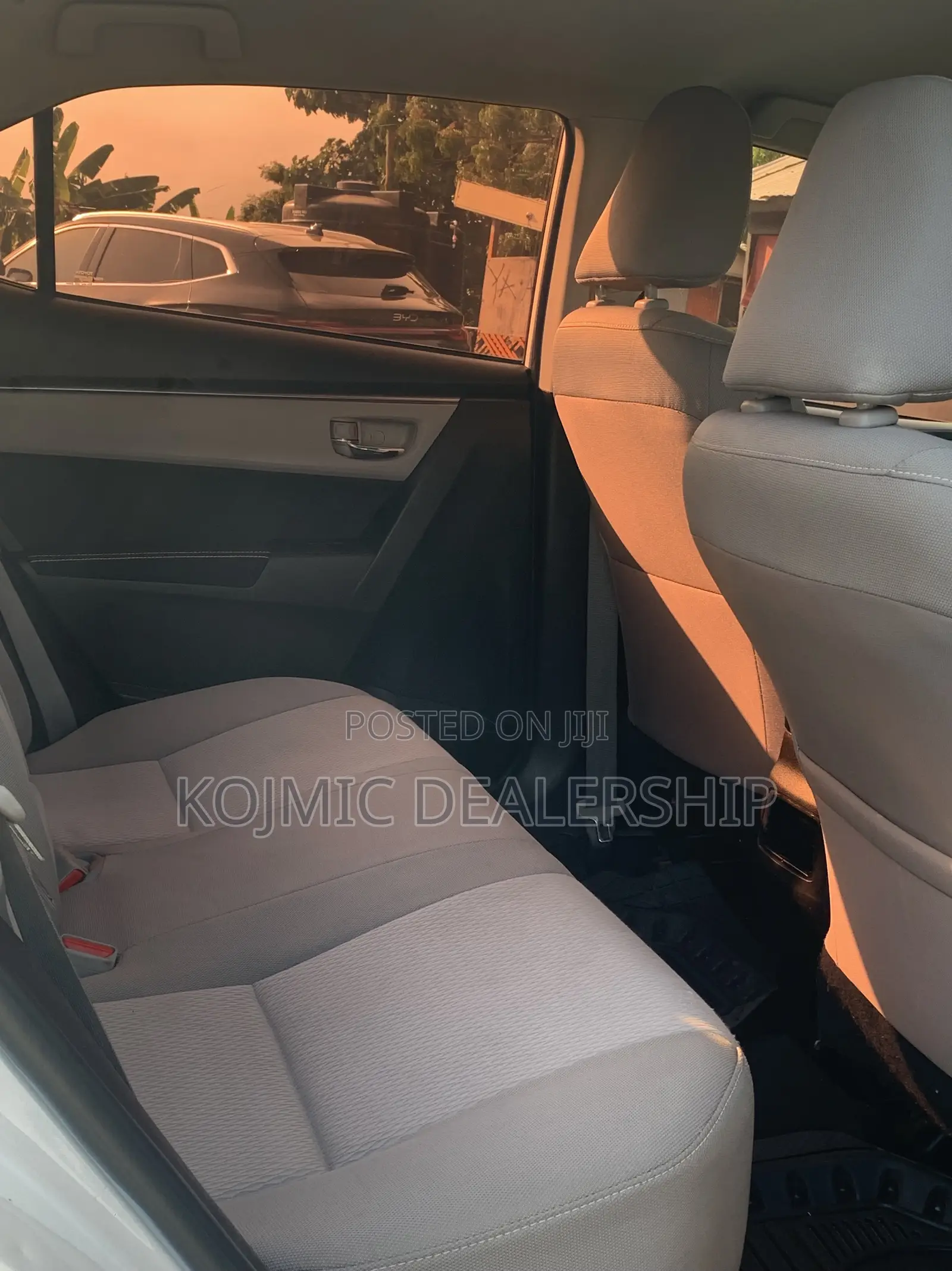 Toyota Corolla LE 4dr Sedan (1.8L 4cyl CVT) 2016 White