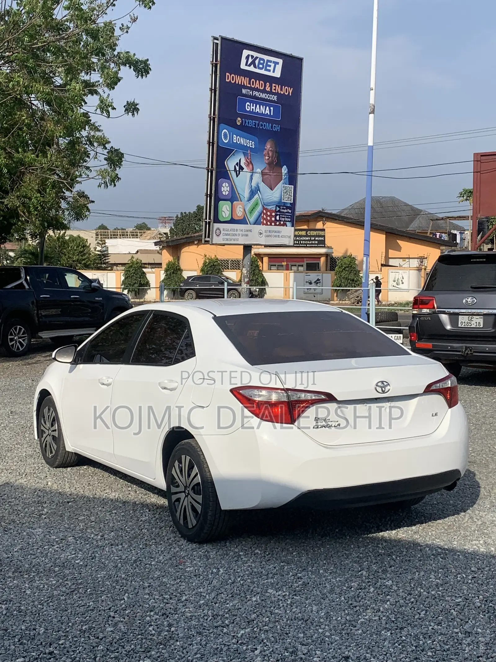 Toyota Corolla LE 4dr Sedan (1.8L 4cyl CVT) 2016 White