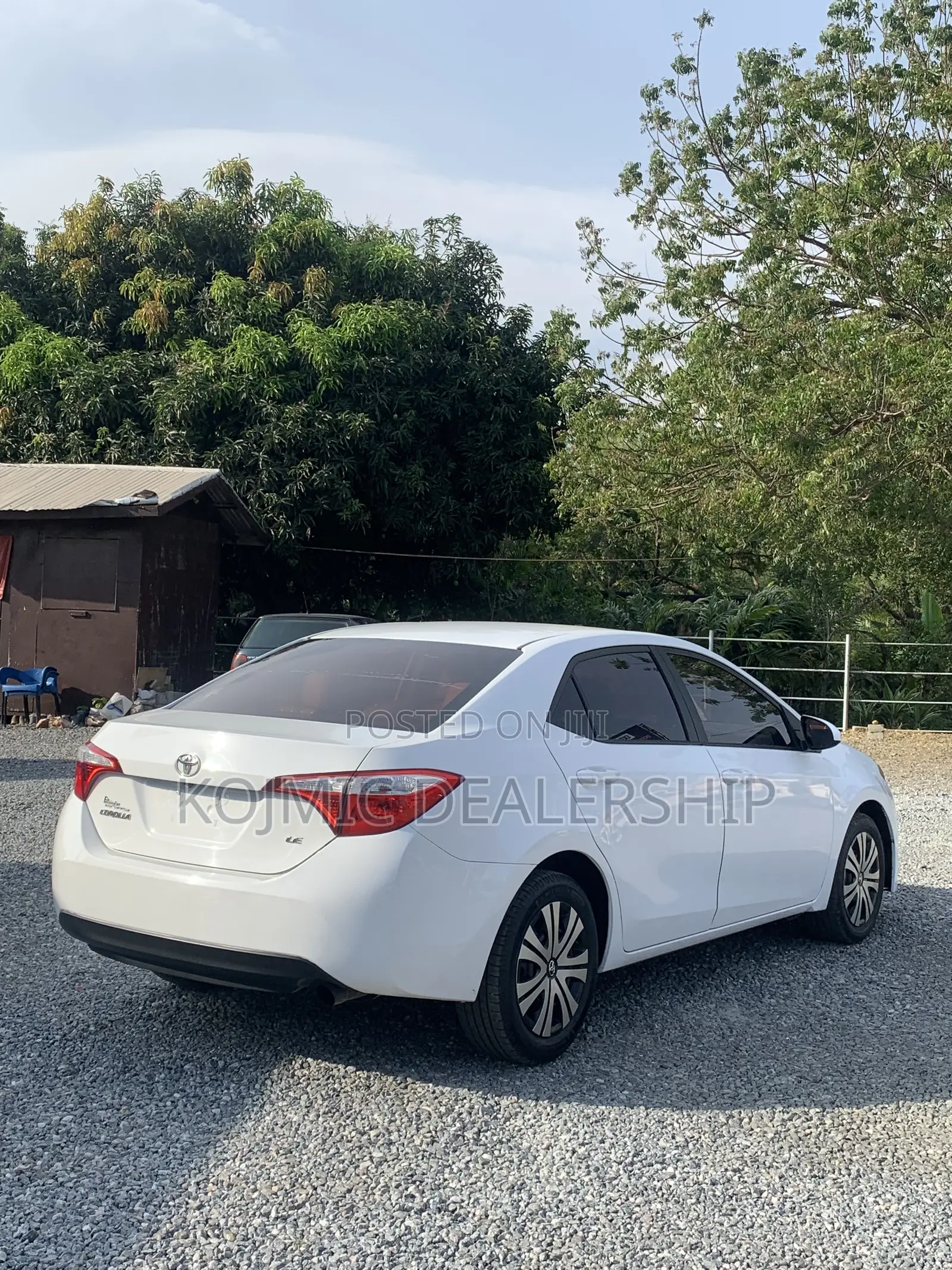 Toyota Corolla LE 4dr Sedan (1.8L 4cyl CVT) 2016 White