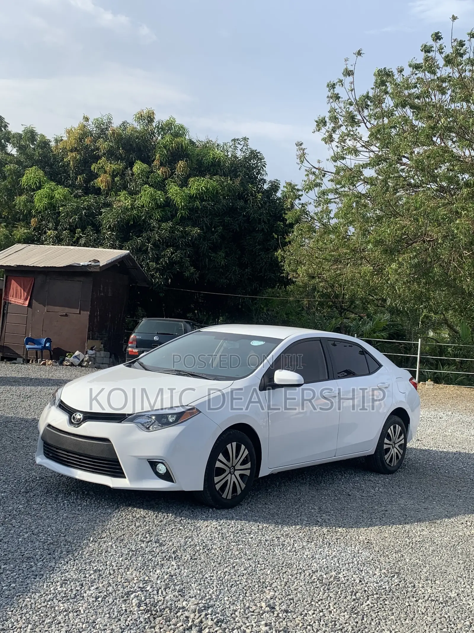 Toyota Corolla LE 4dr Sedan (1.8L 4cyl CVT) 2016 White